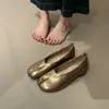 Zapatos de estilo retro con punta dividida para mujer, sin cordones, tacón grueso, zapatos bajos de un solo color para mujer, Novedades Primavera/Otoño 2026, versátiles zapatos de pezuña de cerdo