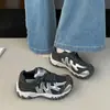 Sapatos Dad de Solado Grosso Retrô Novos para Mulheres Outono Malha Respirável para Caminhada ao Ar Livre Sapatos Esportivos Casuais Versáteis com Cadarço
