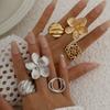 Europa y Estados Unidos joyería transfronteriza viento frío flor pequeña de cinco pétalos anillo de aleación creativo anillos huecos cuadrados traje nuevos productos