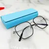 Estojo simples de cor sólida para óculos Dopamine, textura delicada, versátil para levar com seus óculos de grau.