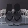 Nuevas chanclas de verano para hombre, resistentes al desgaste, antideslizantes, aptas para uso interior y exterior, diseño simple, aptas para bañarse, zapatos de playa de moda con suela plana