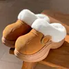 Pantuflas de algodón peludas con suela gruesa para mujer, para usar en invierno al aire libre, gamuza sintética retro, forradas de felpa, cálidas, antideslizantes, zapatos de algodón de moda que aumentan la altura