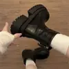 Botas plataforma femininas petite, novo estilo retrô outono 2026, perfeitas com saias, aumentam a altura, sola macia, emagrecem, botas curtas estilo coreano