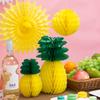 Bola de panal de piña en stock, muy vendida, decoración hawaiana para fiestas navideñas de verano con forma de panal de calabaza y piña bronceada.