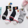 Calcetines de pareja Simpson nuevos para otoño e invierno Calcetines de tubo de algodón de dibujos animados japoneses estilo académico neutro Calcetines de algodón al por mayor