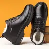 Nueva colección de invierno transfronteriza de zapatos de algodón, nuevos estilos para hombre con forro de felpa añadido para mayor calidez, zapatos casuales y modernos para hombre, venta al por mayor de zapatos de cuero de moda para negocios
