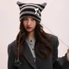 Gorro de Punto Rayado Estilo Yabi para Mujer, Gorro Protector de Orejas que Reduce la Edad, Sombrero Protector Solar Pequeño Demonio Más Vendido Transfronterizo