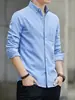 Nova camisa de manga comprida em tecido Oxford para homens, camisa básica lisa casual de negócios para primavera e outono, roupas masculinas slim fit