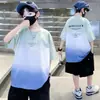 Roupa Infantil 2026 Verão Nova Versátil Camiseta Infantil para Crianças de Meia-Idade e Mais Velhas Tops Infantis Camiseta de Algodão de Manga Curta para Meninos Roupa de Verão Bonita Tendência