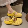 Chinelos de Pérola Respiráveis de Verão e Primavera, Novo Design de Moda, Tamanho Pequeno, Bico Fechado para Mulheres, Design Slip-On, Sapatos Preguiçosos Femininos com Design Vazado