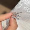 Anillo de lujo ligero con circonitas cúbicas, fino y apilado, para mujer, con apertura para el dedo, ligero, de lujo, combinable, de alta gama, con un toque de nicho, joyería recién llegada.