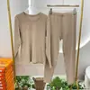 Wangpo 8650 Outono e Inverno Algodão Penteado Conjunto Térmico Casual Simples Cor Lisa Manga Longa Calças Gola Redonda Roupas de Outono e Calças Longas para Mulheres