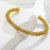 Europa y Estados Unidos dulce fresco grueso nuevo patrón pulsera abierta pulsera de acero de titanio dos colores sin decoloración en stock superpuesta año nuevo