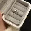 Anillo Abierto de Diseño de Nicho con Incrustaciones de Diamantes, Perlas y Pedrería, Femenino, Ligero, Lujoso, Personalizado, Anillo de Dedo Índice de Gama Alta, Producto Nuevo