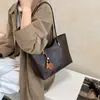 Bolsa tote estilo retrô, de grande capacidade, para mulheres, nova coleção outono/inverno 2026, adequada para o trabalho e deslocamento, bolsa de ombro com visual sofisticado e que pode ser carregada sob o braço