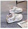 Novos Sapatos Femininos de Couro com Solado Macio Ultra Leve 2026, Sapatos Casuais de Moda Versáteis para Primavera, Tênis Baixos, Tênis Esportivos Forrest Gump