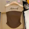 Top Tubo de Rede Patchwork com Estampa de Letras 'Hot Girl' Puramente Sedutor para Mulheres com Bojo, Cintura Franzida, Top Fashionável e Versátil