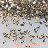 Mini Strass para Unhas Cor Champagne, Mini Strass para Unhas Brilhantes de Formato Irregular Chanfrado com Fundo Plano, Decorações de Unhas Gota d'Água