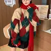 Suéter de Natal bicolor com padrão de losangos para mulheres, novo estilo de inverno, design casual solto, malha macia e aconchegante de manga comprida em verde da moda
