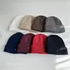 Chapéu de Lã Estilo Coreano com Bordado de Letra, Furos Pequenos, Rua Personalizada, Novo Chapéu Versátil de Outono e Inverno, Chapéu de Tricô Quente
