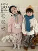 [Rollos Grandes y Pequeños] Pijamas Otoño e Invierno 2025 Conjunto de Ropa de Casa de Medio Terciopelo para Niños Otoño e Invierno Niñas y Niños Pueden Usarse Afuera