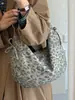 Bolso tote nuevo de estampado de leopardo Yuezhi 2026 para mujer, bolsa casual de gran capacidad para estudiantes, bolso versátil y moderno para el día a día