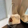Bolsa de Pelúcia de Grande Capacidade Feminina 2026 Outono Nova Elegante de Alto Valor Bolsa Tote Bolsa de Mão Bolsa de Ombro Peluda