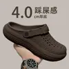 Sapatos com Furos 2026 Verão Novo Masculino EVA Casa Antiderrapante Antiodor Solado Macio Chinelos Outdoor Respirável Bico Fechado