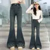 Calças Flare Jeans Peluciadas Plus Size para Meninas Outono Inverno Novo Cintura Alta Elástico Micro Flare Calças Longas Crianças Pequenas e Grandes Calças Quentes Bordadas
