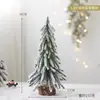 Arreglo de escritorio pequeño de Pe Scene de cedro Decoraciones navideñas de moda Adornos Árbol de Navidad Mini nevada flockada