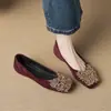 Zapatos de tacón bajo cuadrados, de suela blanda, no abrasivos y adornados con pedrería para mujer, de venta caliente, nuevos zapatos de moda Otoño 2026 para combinar con vestidos