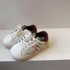 Zapatos de primavera y otoño estilo coreano para niños pequeños de 1 a 3 años, zapatillas blancas para niñas, zapatos de bebé para niños de suela blanda