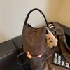 Bolso de Mano Tipo Cubo Retro para Mujer, Bolso Casual de Moda de un Solo Hombro para Madre e Hijo, Nuevo Bolso Cruzado para el Trabajo 2026