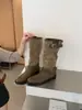 Botas Redondas de Caña Media Plegadas con Hebilla y Aumento Interno de Altura para Mujer, Colección Otoño/Invierno 2026, Adecuadas para Combinar con Faldas y Jeans