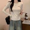 Camisa de base Sense de design falso cinza de duas peças, outono e inverno, camiseta feminina de manga comprida interna slim fit de alta qualidade, feita na Europa