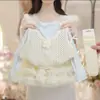 Ropa Infantil Estilo Coreano 2026 Primavera y Otoño Nuevo Conjunto de Tres Piezas Dulce y Elegante Estilo Perezoso: Camiseta Básica, Chaleco Calado y Falda Abullonada