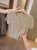 Camiseta de Tricô de Seda de Gelo Cor de Aveia Estilo Old Money com Manga Curta para Mulheres, Roupa de Verão Única e Bonita, Top de Caimento Perfeito