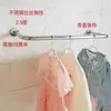 Estante de exhibición para tienda de ropa acero inoxidable cepillado simple estante vertical de pared estante de exhibición con barra colgante plateada para ropa de mujer