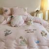 Conjunto de Cama de Veludo Leite Totalmente Fosco Outono e Inverno 230g Conjunto de Quatro Peças Aconchegante e Quente de Veludo Coral Lençóis de Cama Capa de Edredom Forrado com Lã em Ambos os Lados