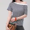 Camiseta Feminina Retro Americana Listrada de Manga Curta e Um Ombro Só, Novo Estilo de Verão, Cintura Irregular Ajustável, Slim Fit, Top Tomara-que-Caia