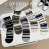 Moda Estilo Sal~ Calcetines Versátiles de Longitud Media con Rayas Simples para Mujer, Estilo Coreano de Moda, Estilo Universitario, Calcetines de Algodón Holgados para Primavera y Verano
