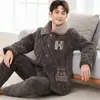 Pijama acolchado de tres capas para hombre, engrosado y forrado de forro polar para abrigar en invierno, adecuado para padres de mediana edad y mayores, conjunto de ropa de casa de forro polar de coral para invierno