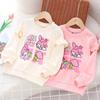 Roupa Infantil 2024 Outono Novo Moletom Versátil para Meninas Gola Redonda Estampado Desenho Fofo Manga Voadora Top Moda Tendência