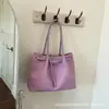 Bolso de mano tejido súper popular para mujer 2026 Nueva moda Bolso de hombro versátil de gran capacidad para el trabajo de verano