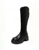 Las botas largas para mujer, diseñadas para hacer que los muslos gruesos y las pantorrillas grandes luzcan más delgados, son una excelente opción para mujeres de talla grande y son adecuadas para quienes prefieren botas que no sobrepasen la rodilla