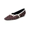 Sapatos femininos super bonitos de bolinhas estilo francês, novo modelo outono 2026, bico fino, laço, salto baixo, corte baixo, sapatos femininos de cetim color-block
