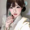 Pendientes de Cristal con Borla Esmeralda y Aguja Plateada Diseño de Nicho Estilo Fresco Pendientes Largos Lujo Accesible Pendientes de Gama Alta para Mujeres