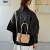 Bolso retro de gran capacidad para mujer para el trabajo, bolso de moda nuevo, bolso de hombro casual, bolso tote versátil y moderno para el trabajo