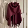Xale de Lã Quente com Franjas e Fenda para Viagem Feminino Outono e Inverno Capa Jaqueta Espessa Estilo Xale para Foto de Viagem