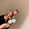 Pendientes de perlas de sirena de lujo ligeros de Corea del Sur, pendientes de temperamento de alta calidad a la moda, nuevos y sencillos que combinan con todo, al por mayor